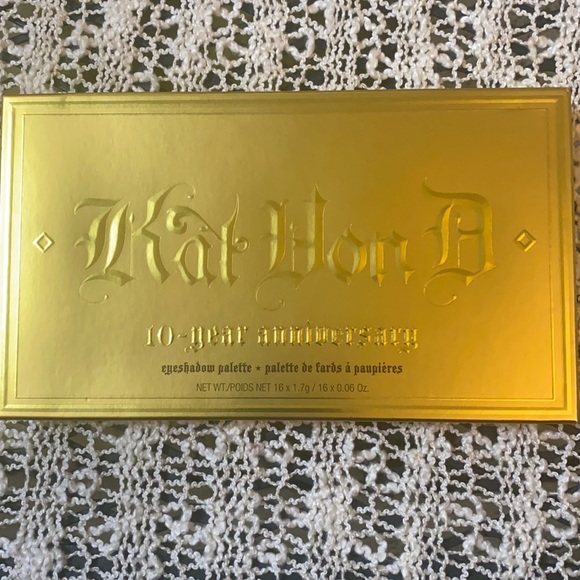 Kat Von D 10 year anniversary palette - Picture 2 of 7